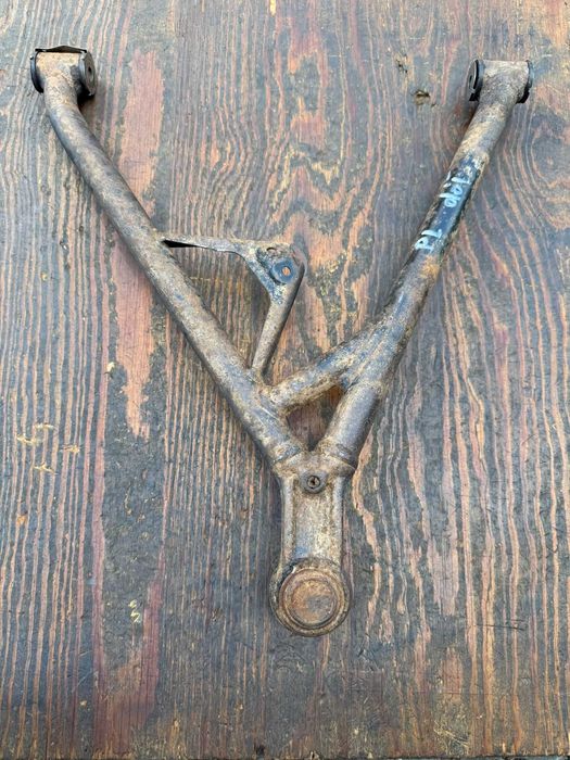 przod lewy dolny wahacz zawieszen BRP can am can-am outlander renegade