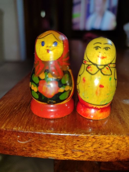 Матрешки дві штуки.