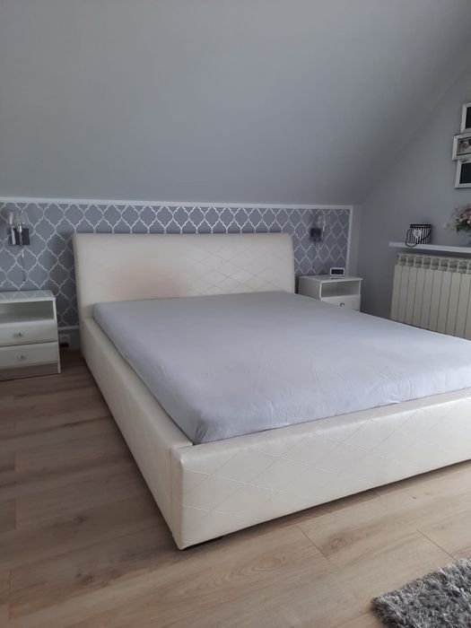 Łóżko tapicerowane dwuosobowe