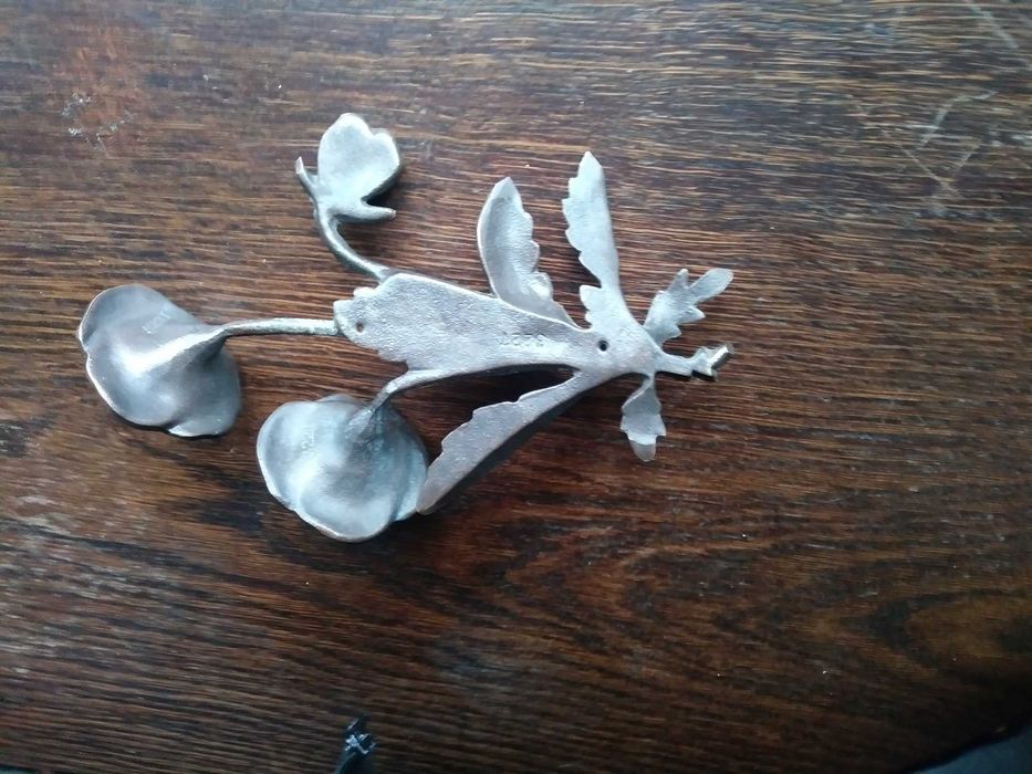 Kwiaty, bratki miedziane na grób, nagrobek