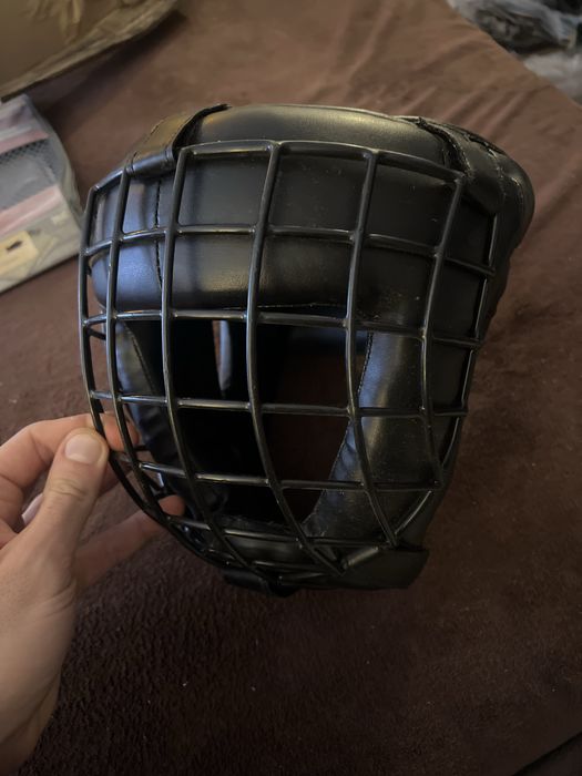Kask z kratką PROFESSIONAL FIGHTER stan idealny