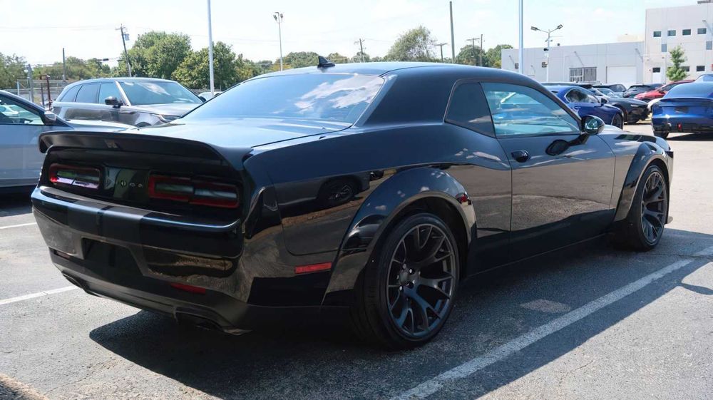 Dodge Challenger      2020