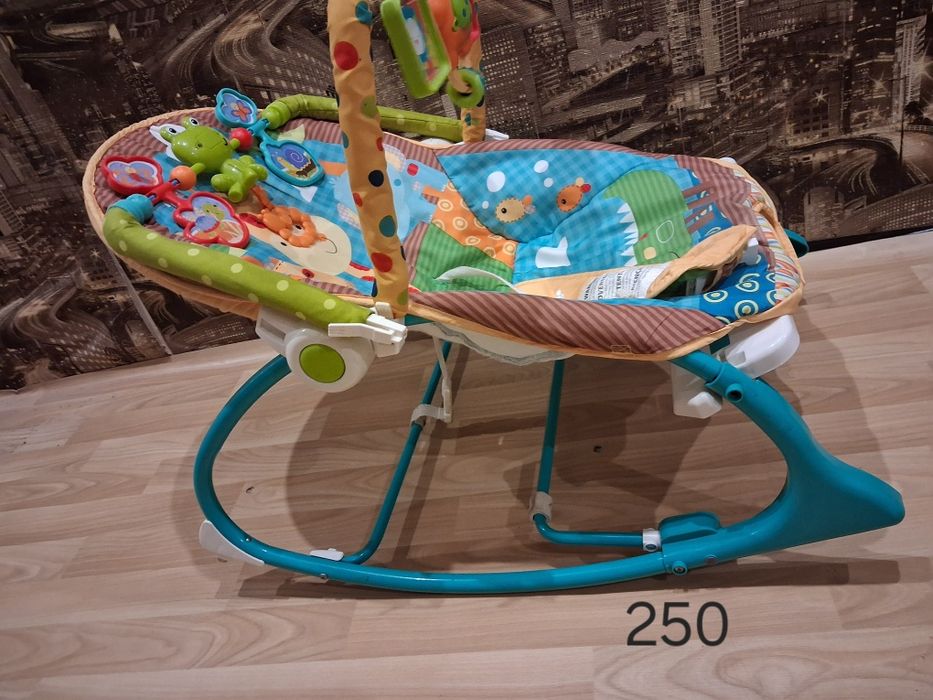 Дитячі речі. Ігровий центр, стільці для годування, шезлонг