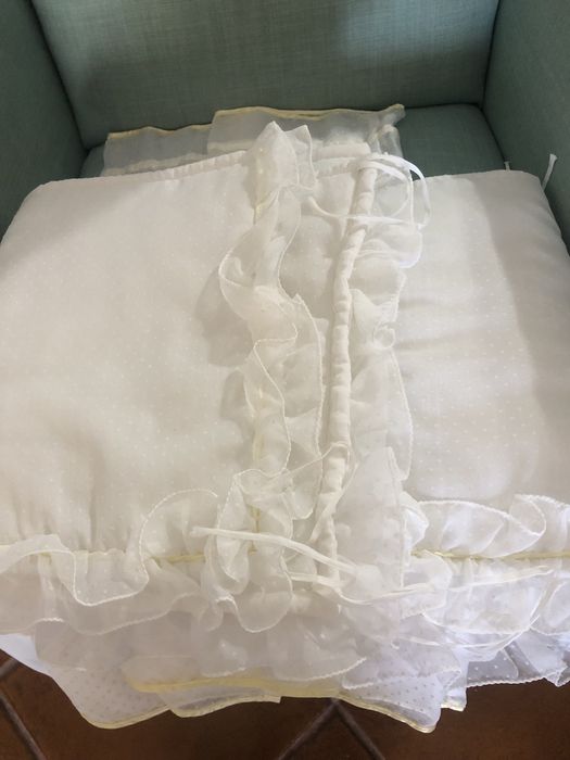Proteção cama bebé, colcha e roda-pé