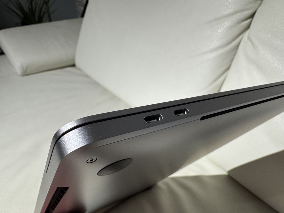 MacBook Pro 16" 2019 Intel i9 16GB 1TB AMD Radeon Pro Space Gray