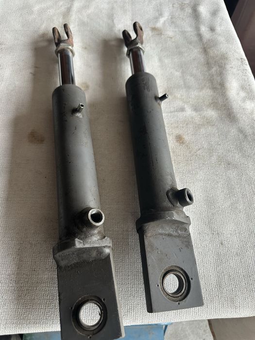 Silowniki hydrauliczne.