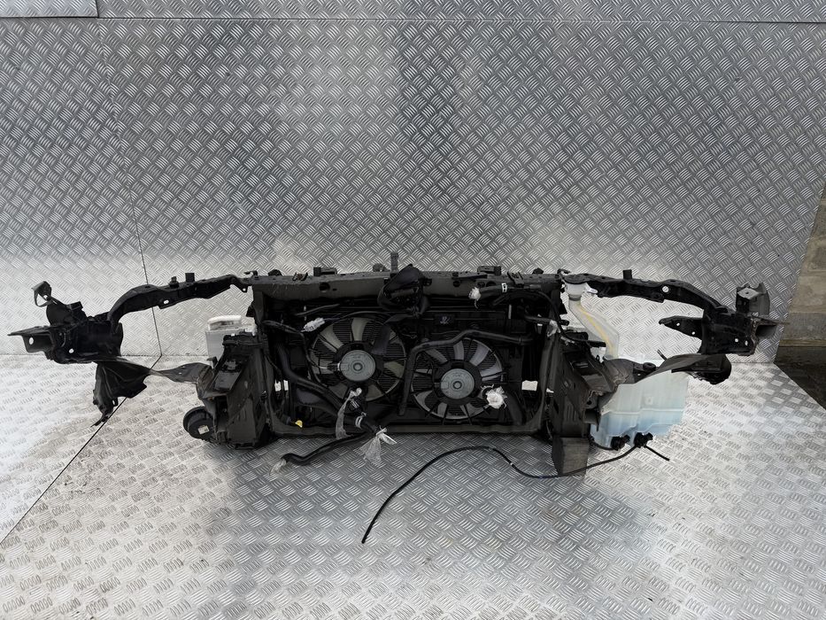 Pas przedni kompletny Toyota Prius 3 lift 1.8 hybryda