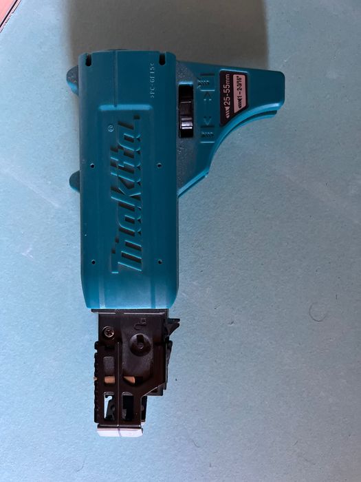 Pente autoalimentado makita