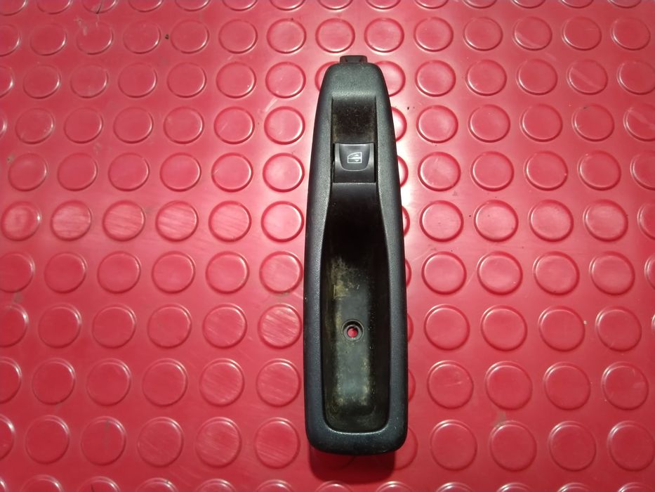 Comando / Botão / Interruptor Vidros Trás Direito 829614619R - RENAULT CAPTUR I
