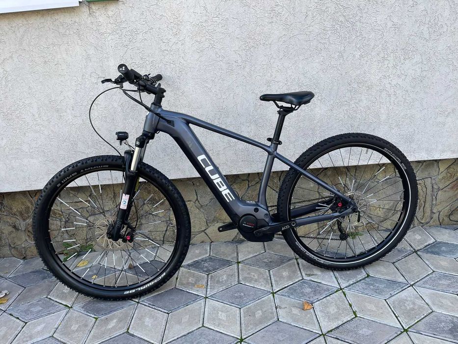 Bicicleta Cube Reaction Hybrid Performance 625