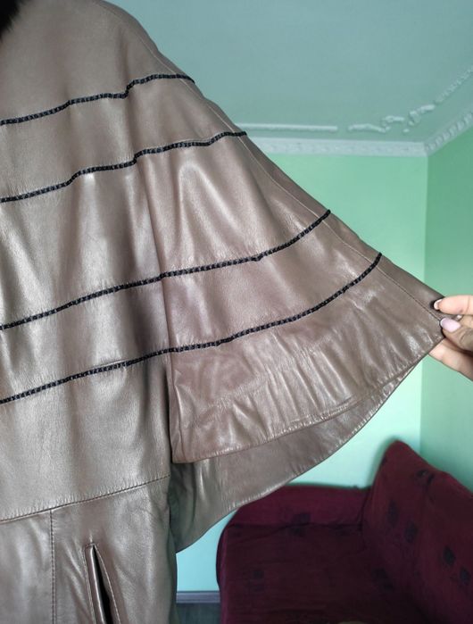 Нова  шкіряна куртка