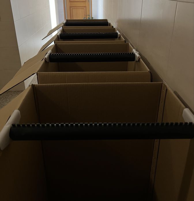 4 Caixas Transporte Roupa em Cruzetas