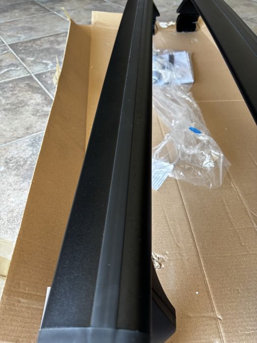 Barras de tejadinho Cruz Airo Dark T - com kit fixação Peugeot