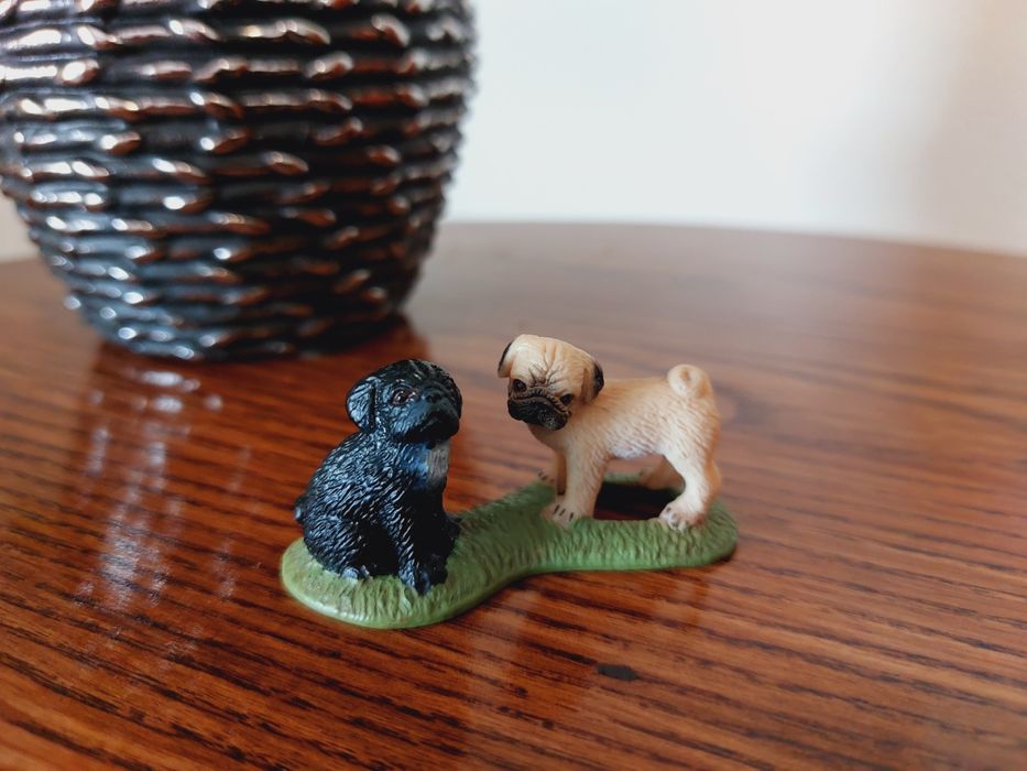 Mopsy schleich figurka.