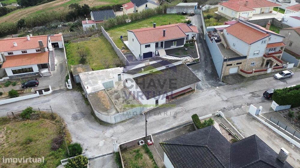 Moradia V3 com Terreno Urbano e Garagem - Seixal, Lourinhã