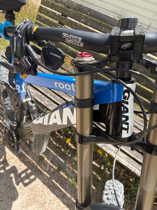 Bicicleta down hill GIANT GLORY