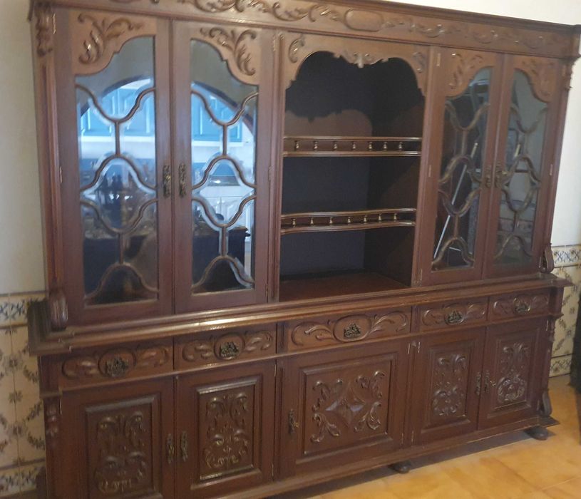 Móvel Cristaleira / Aparador / Louceiro, em mogno maciço