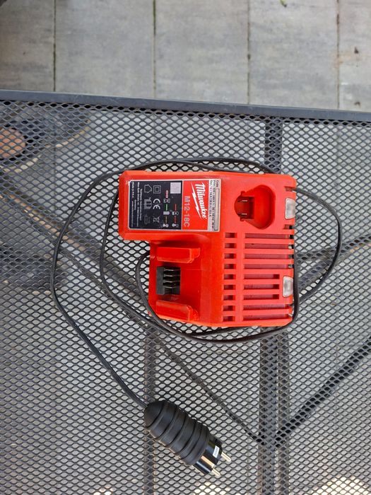 Milwaukee M12-18C – Ładowarka do akumulatorów M12 i M18