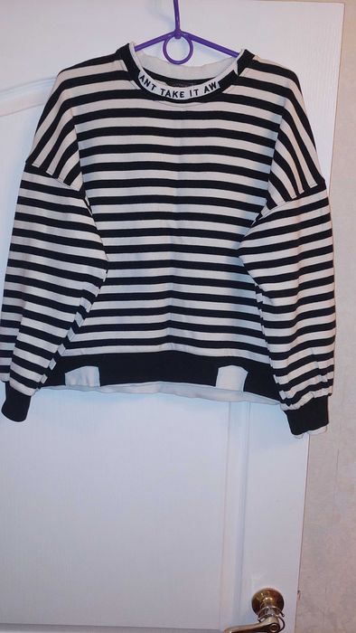 Жіночий світер в гарному стані