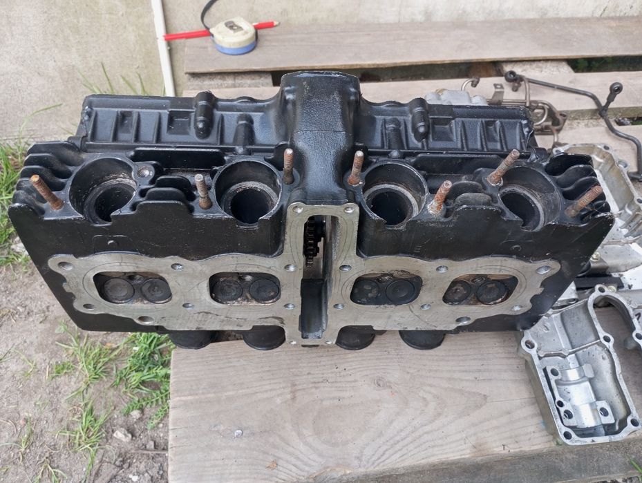 Głowica wałki rozrządu przewody paliwowe Honda cbx 650 83 - 85 r 1.238