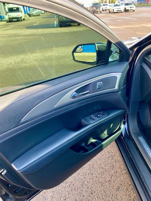 Автомобіль Lincoln MKZ 2016 року