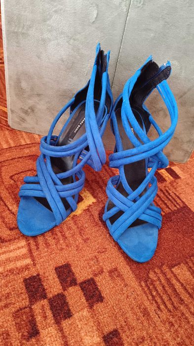 Piękne nowe szpilki.