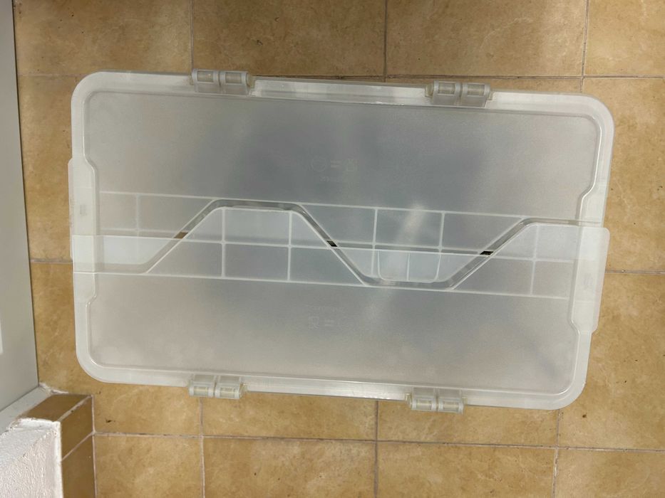 Lote de baldes e caixas