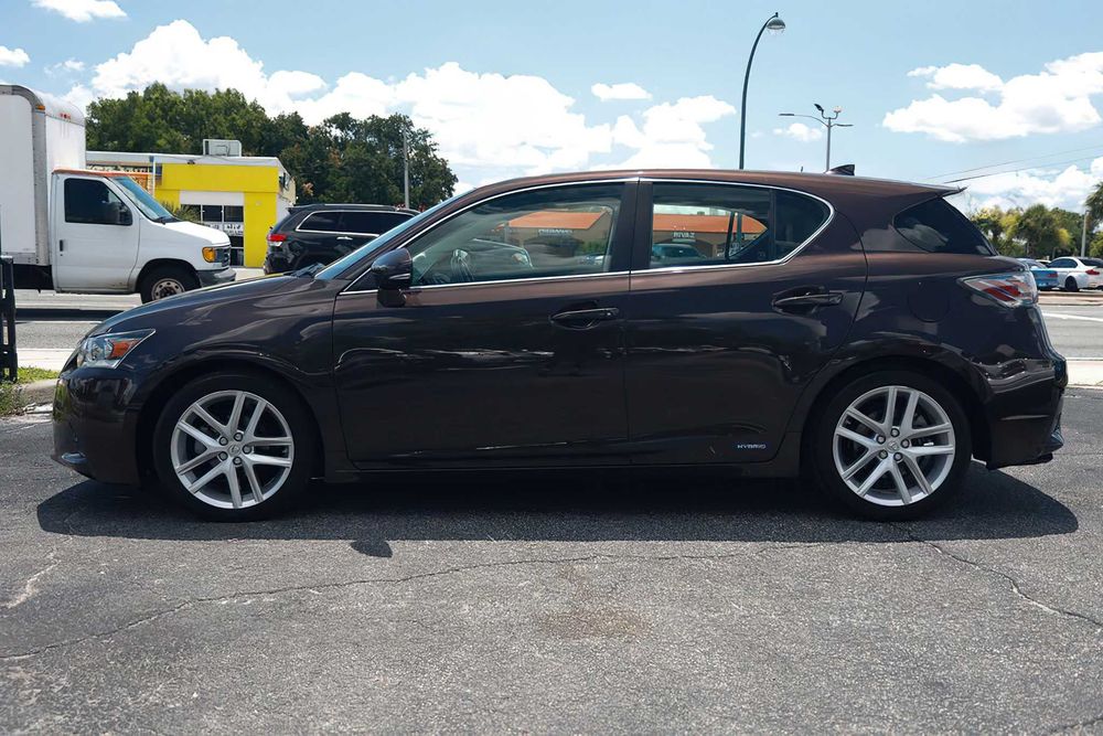 Lexus CT 200h      2017
