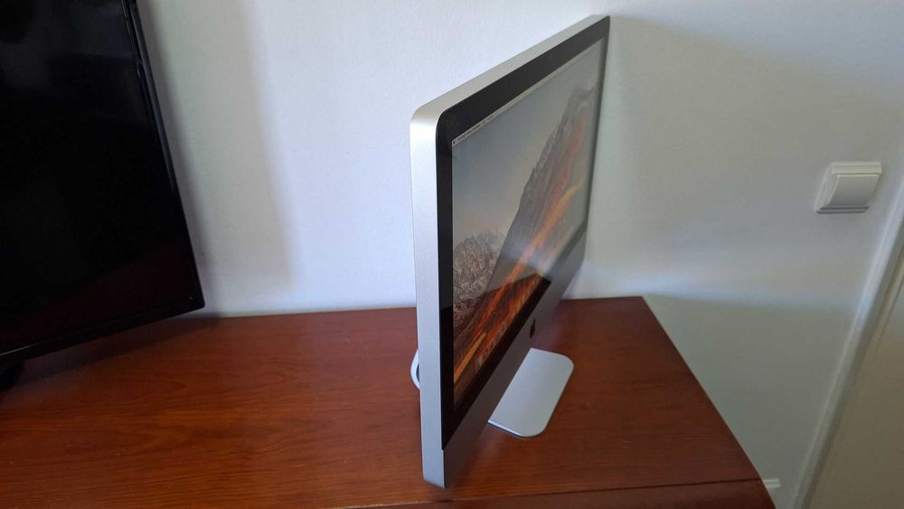 Apple iMac A1311 21.5"- Intel E7600 3.06GHz- 8GB Ram- SSD 256GB