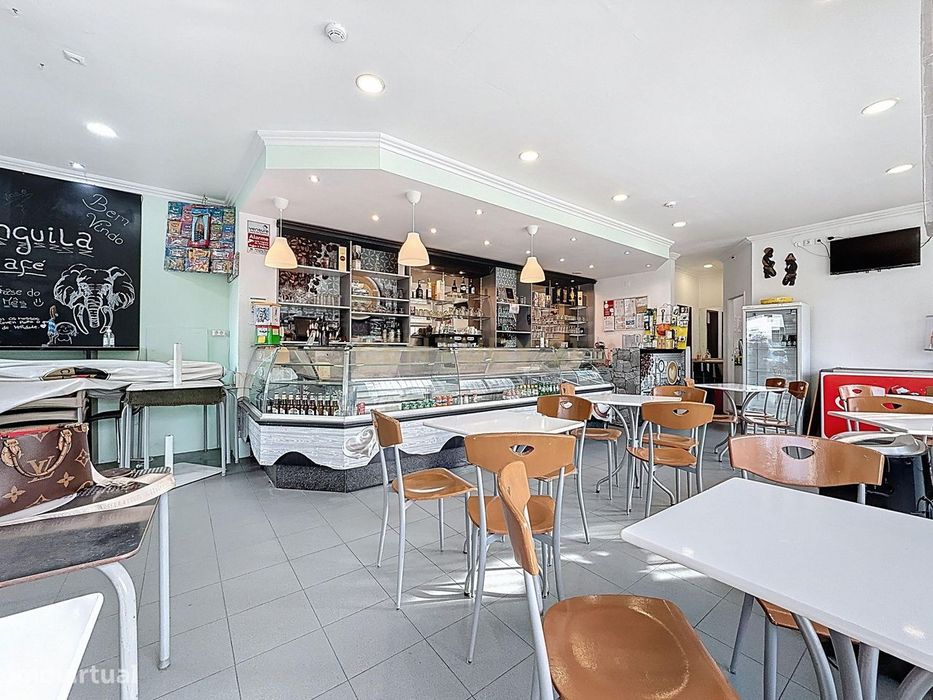 Trespasse Loja em Amora, Seixal - Oportunidade Única!