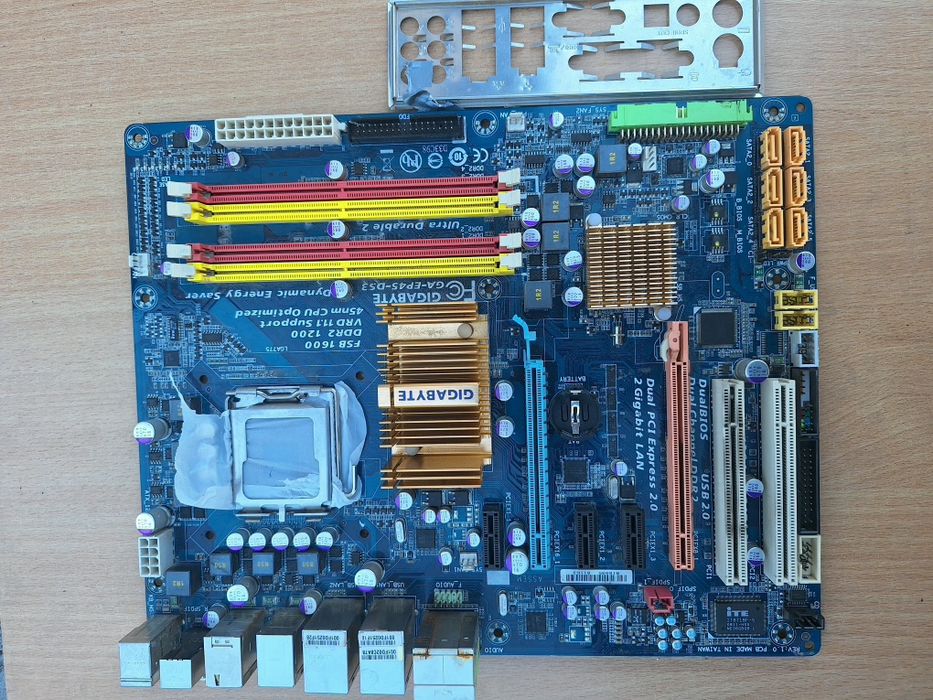 Płyta główna Asrock Kbupgrade NF3, Gigabyte GA EP45 DS3. Abit IS7