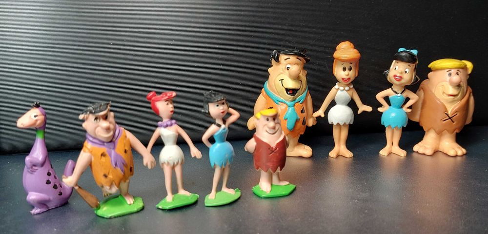 Bonecos antigos em pvc