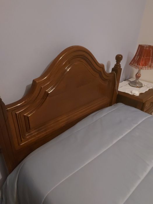 Quarto de solteiro com roupeiro