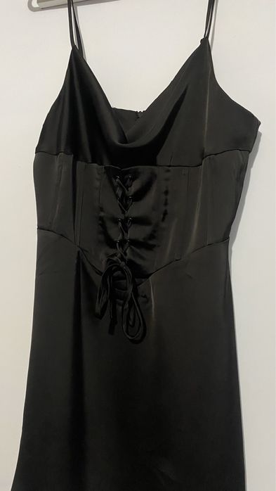 Неймовірна сукня, М