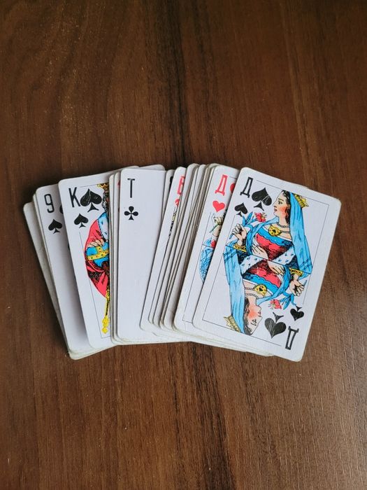 Продаються гральні карти