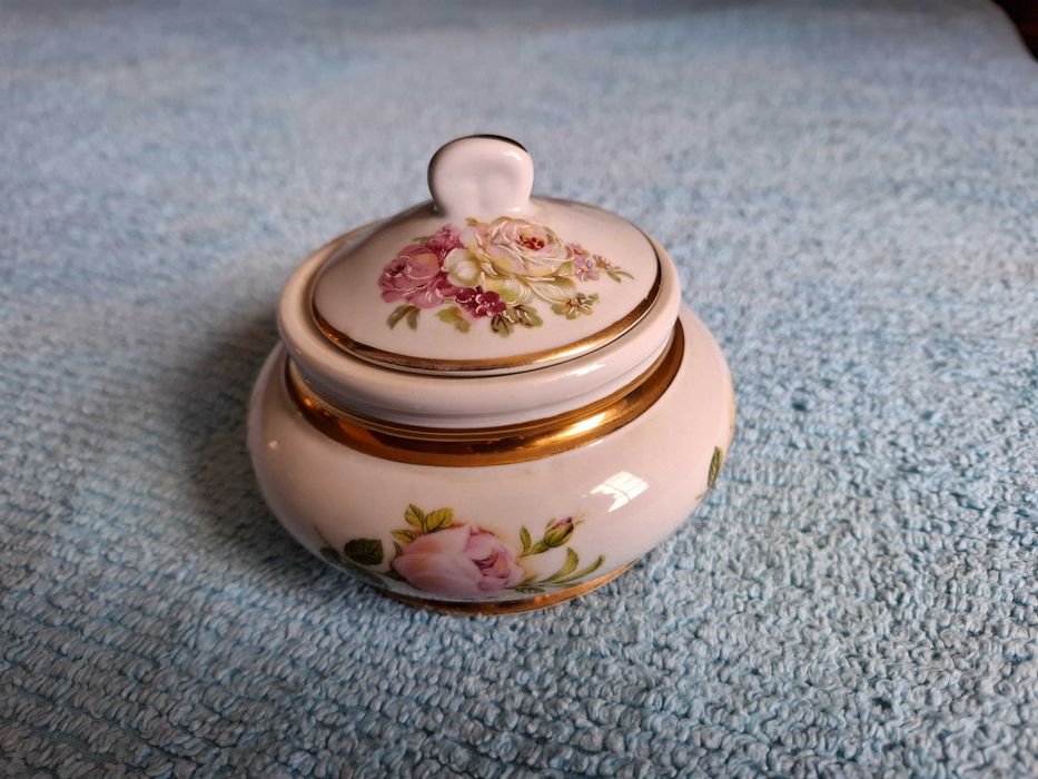 Porcelana de Alcobaça (motivos florais)