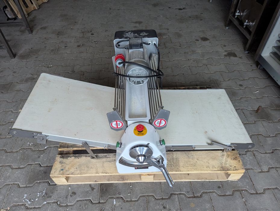 Wałkownica  piekarnicza do ciast