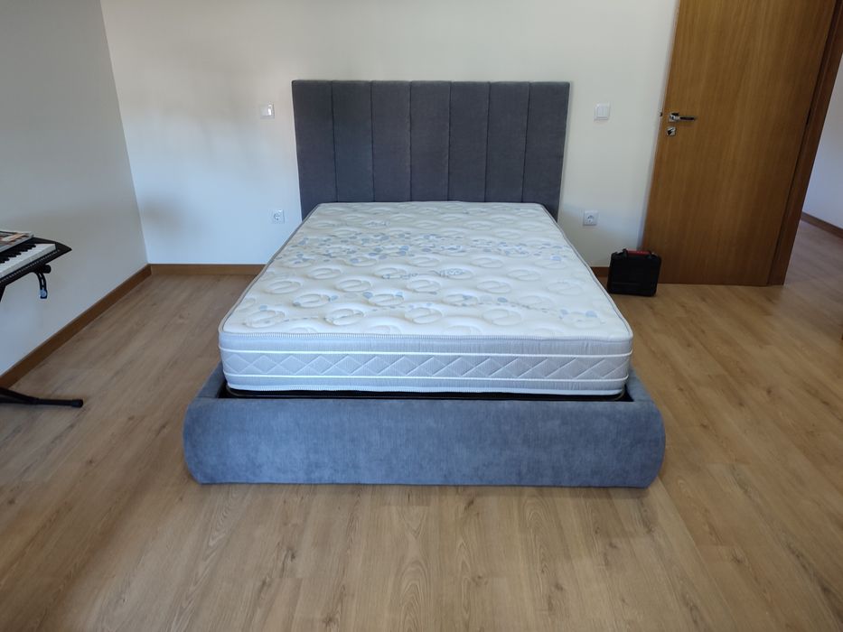 Camas estofadas novas