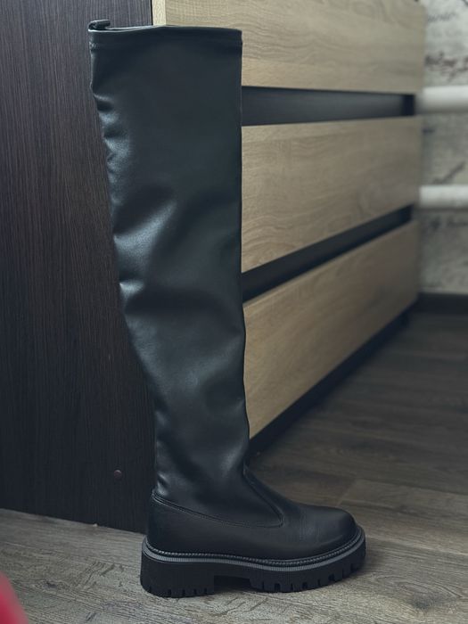 Нові шкіряні ботфорти. Ботфорди. Вище колін. Чулок.