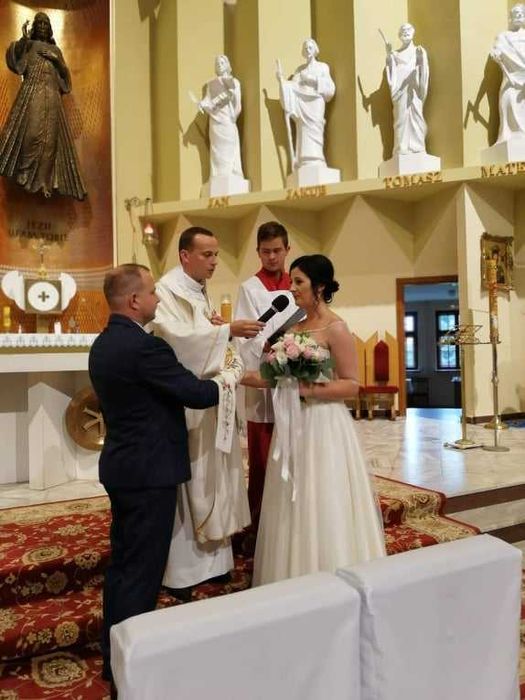 Suknia ślubna w kolorze ecru