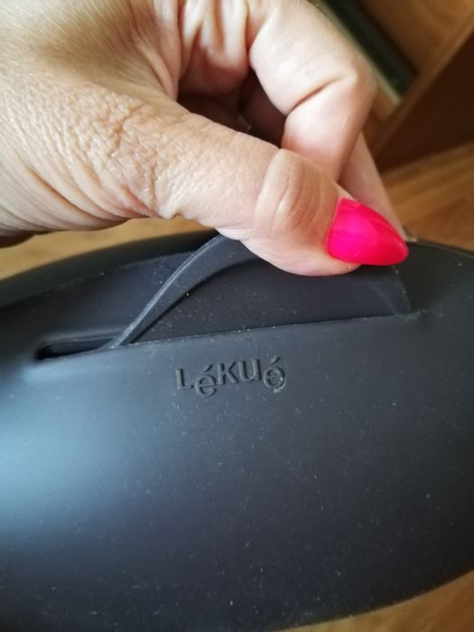 Molde de silicone castanho para fazer pão no forno