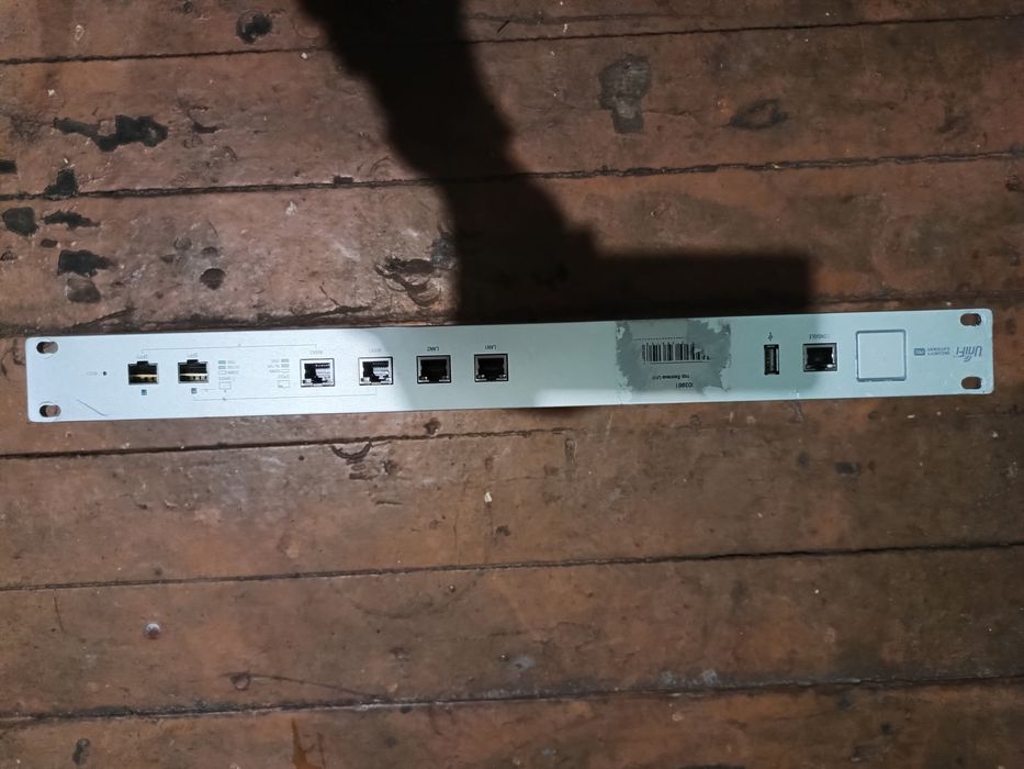 Маршрутизатор Ubiquiti UniFi Security Gateway Pro (USG-PRO-4