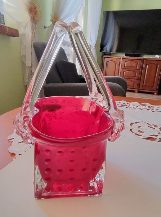 Czerwono-rubinowe szkło artystyczne