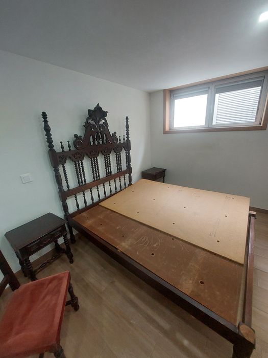 Quarto de Casal Completo em Madeira Maciça (Estilo D. João V / Rústico)