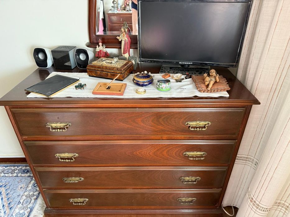 Móvel/cómoda usada em bom estado