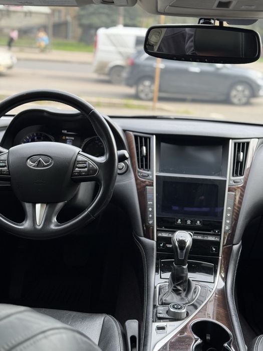 Infiniti q50 Premium 3.5 л гибрид Инфинити Hybrid