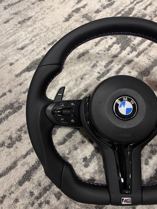 Volante M Performance NOVO