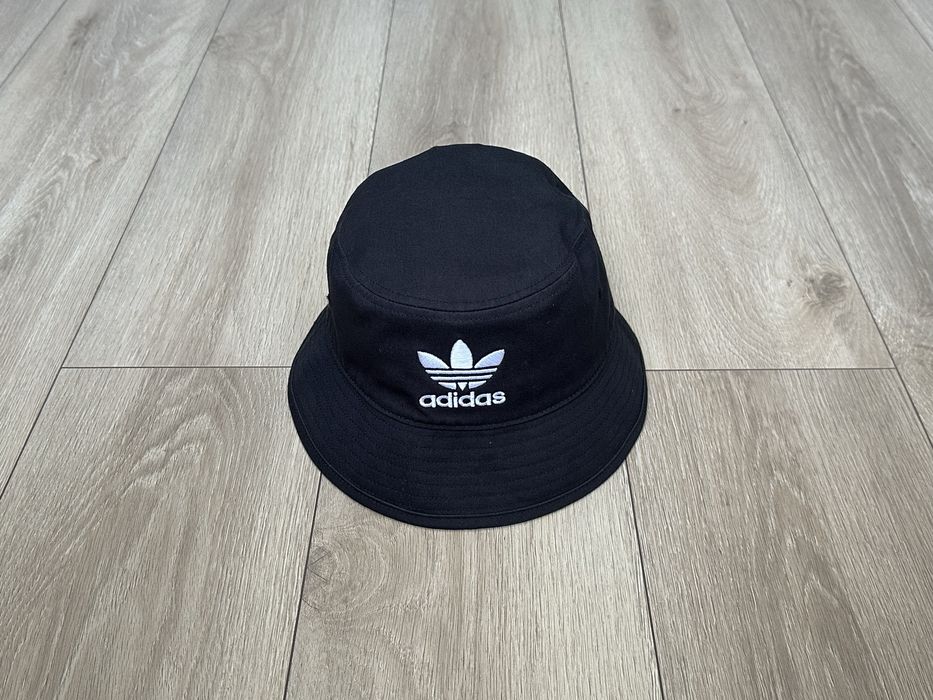 Панама adidas чорна