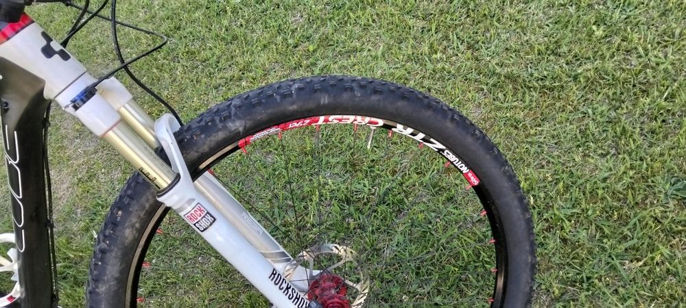 Bicicleta de BTT Cube AMS100