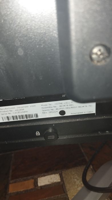 Monitor z regulowaną wysokością